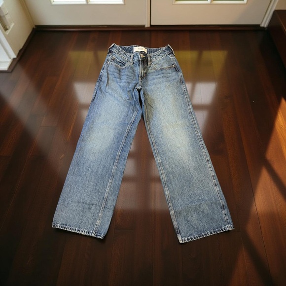 Hollister Denim - Hollister Curvy Low Rise Baggy Blue Jeans
